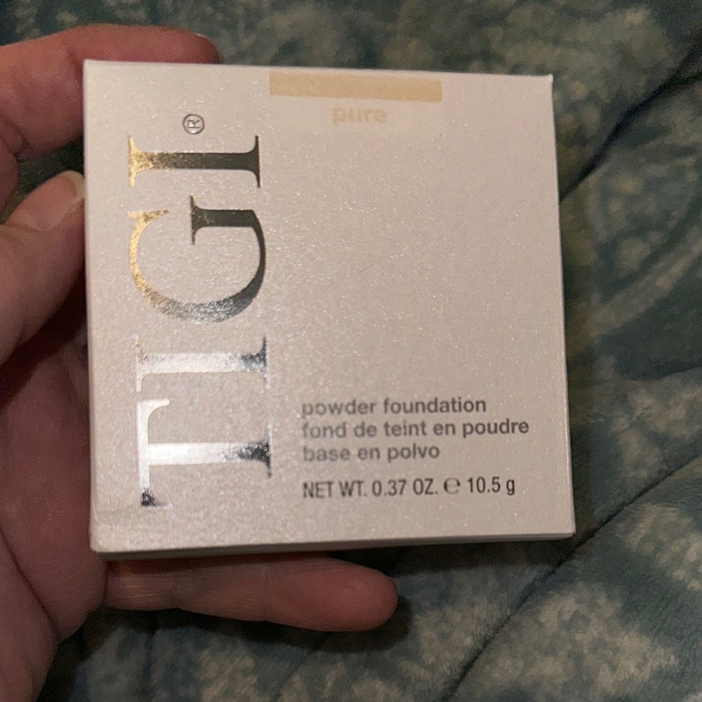 TIGI Powder Foundation - Pure